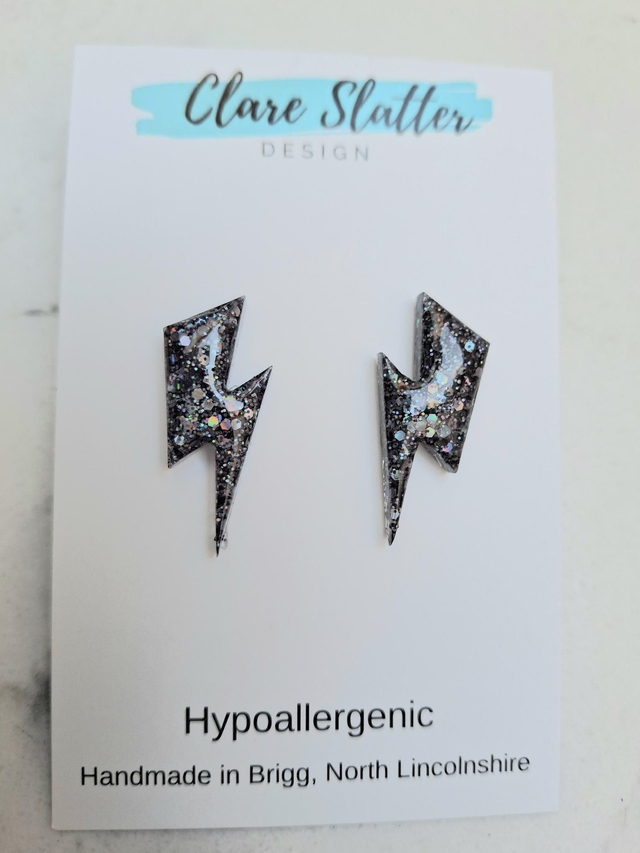Lightening bolt shape stud earrings