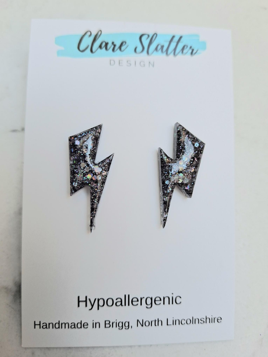 Lightening bolt shape stud earrings