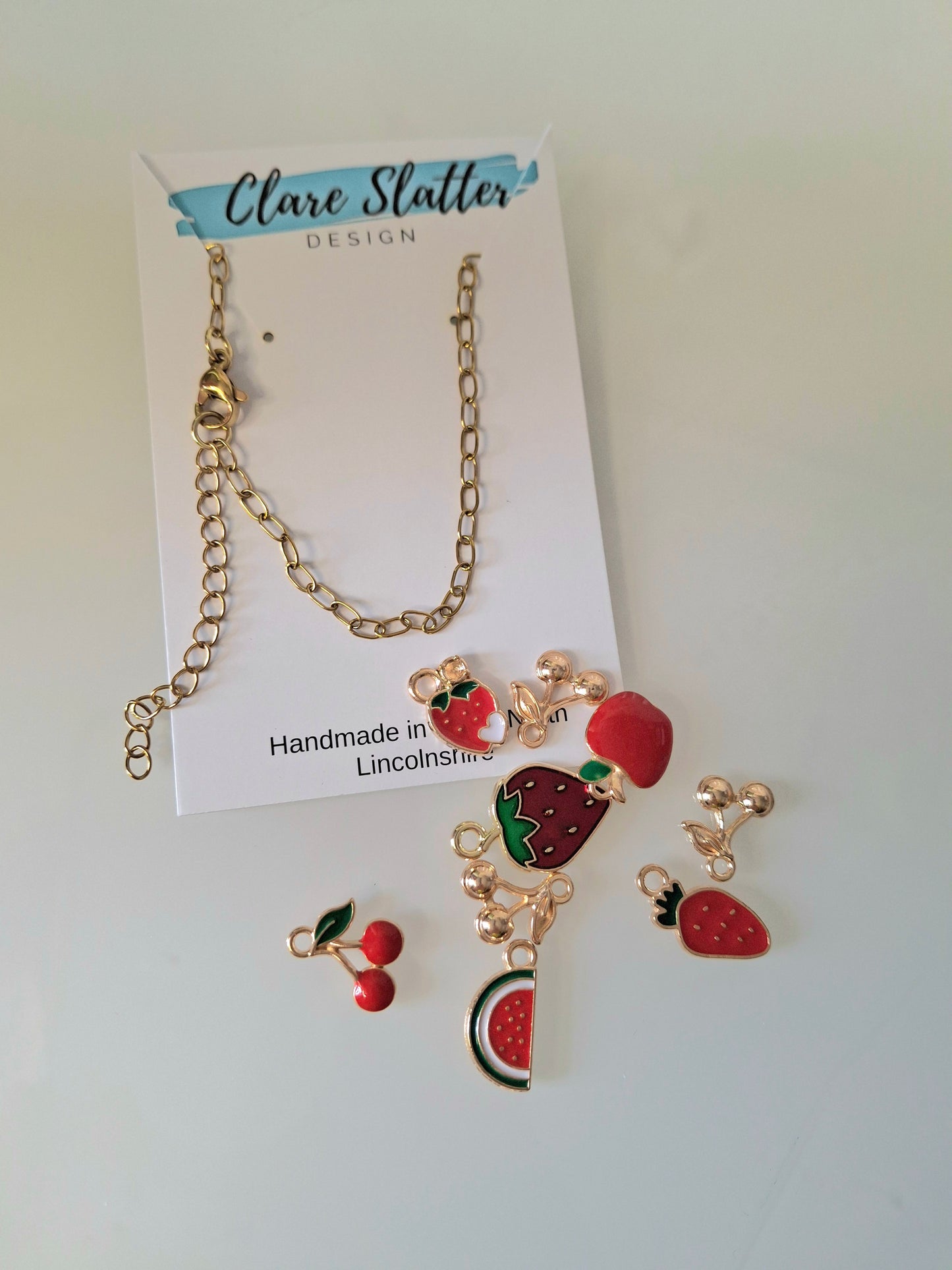 Surprise charm bracelet kit