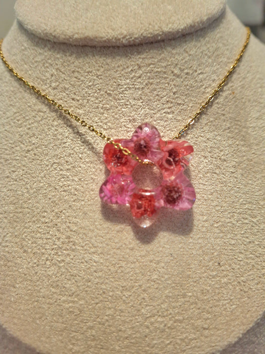Real flower resin flower pendant (available in different colours)