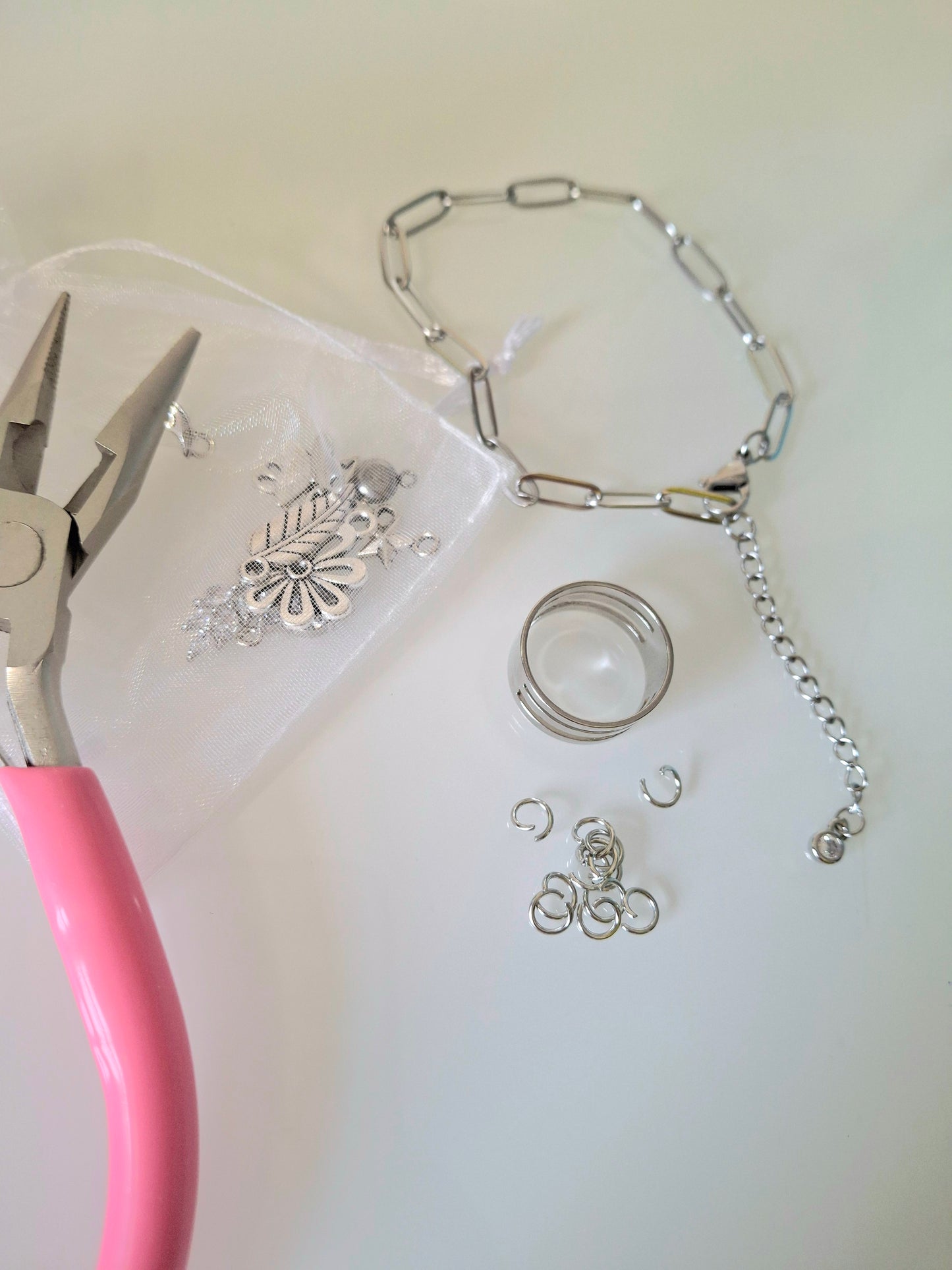 Surprise charm bracelet kit