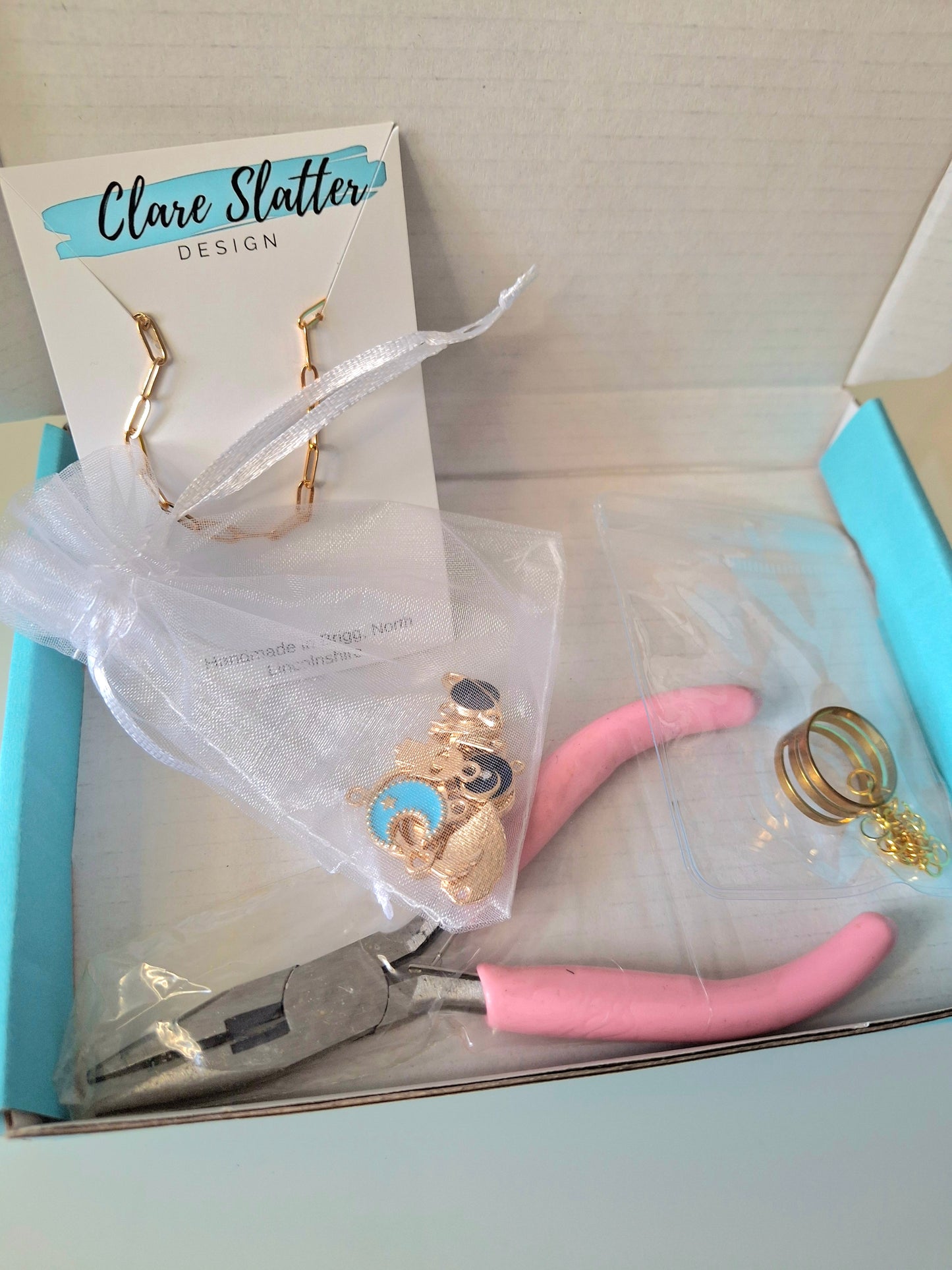 Surprise charm necklace kit