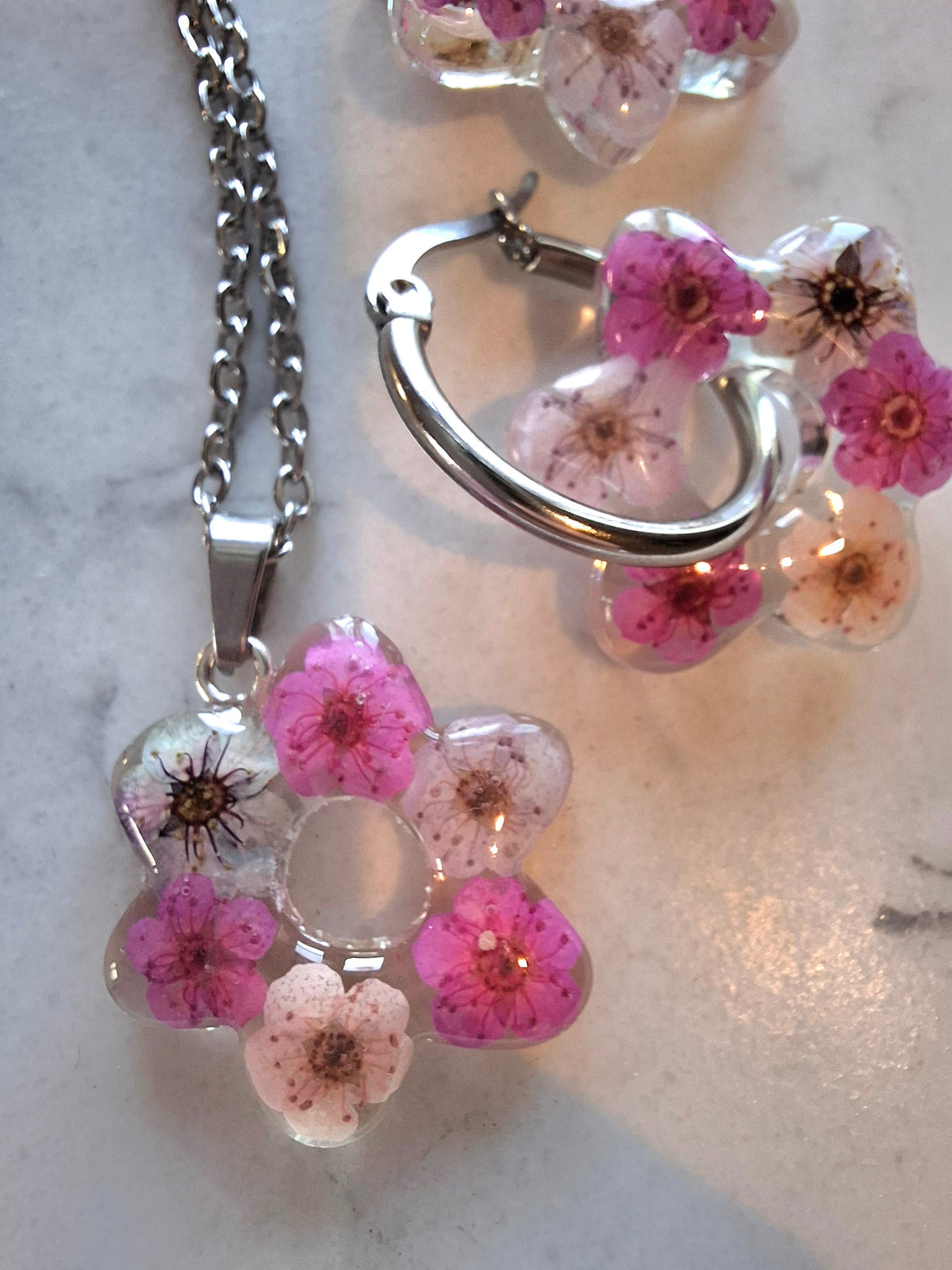Real flower 'all the pinks' slider bracelet