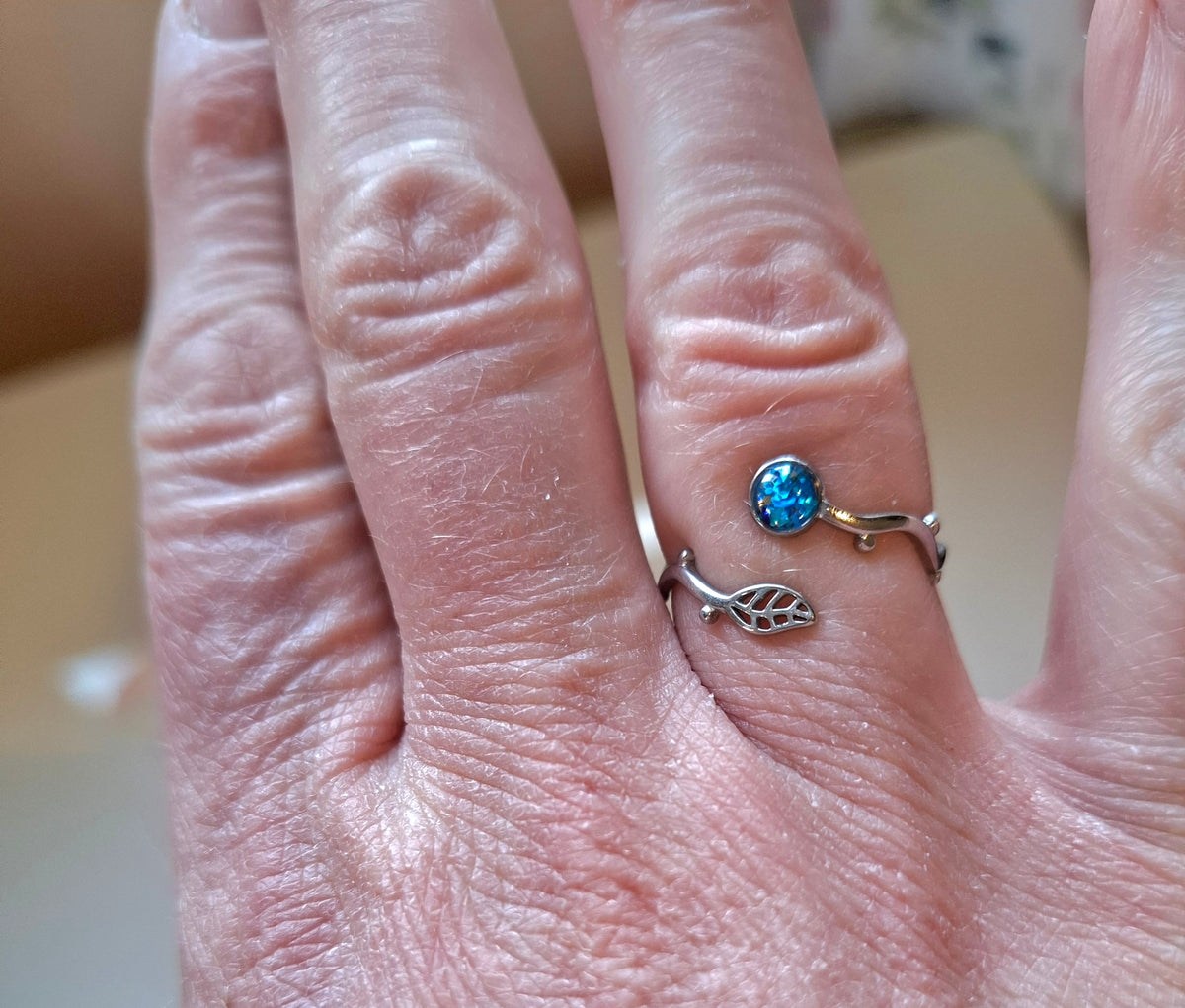 Adjustable stainless steel wavy leaf ring