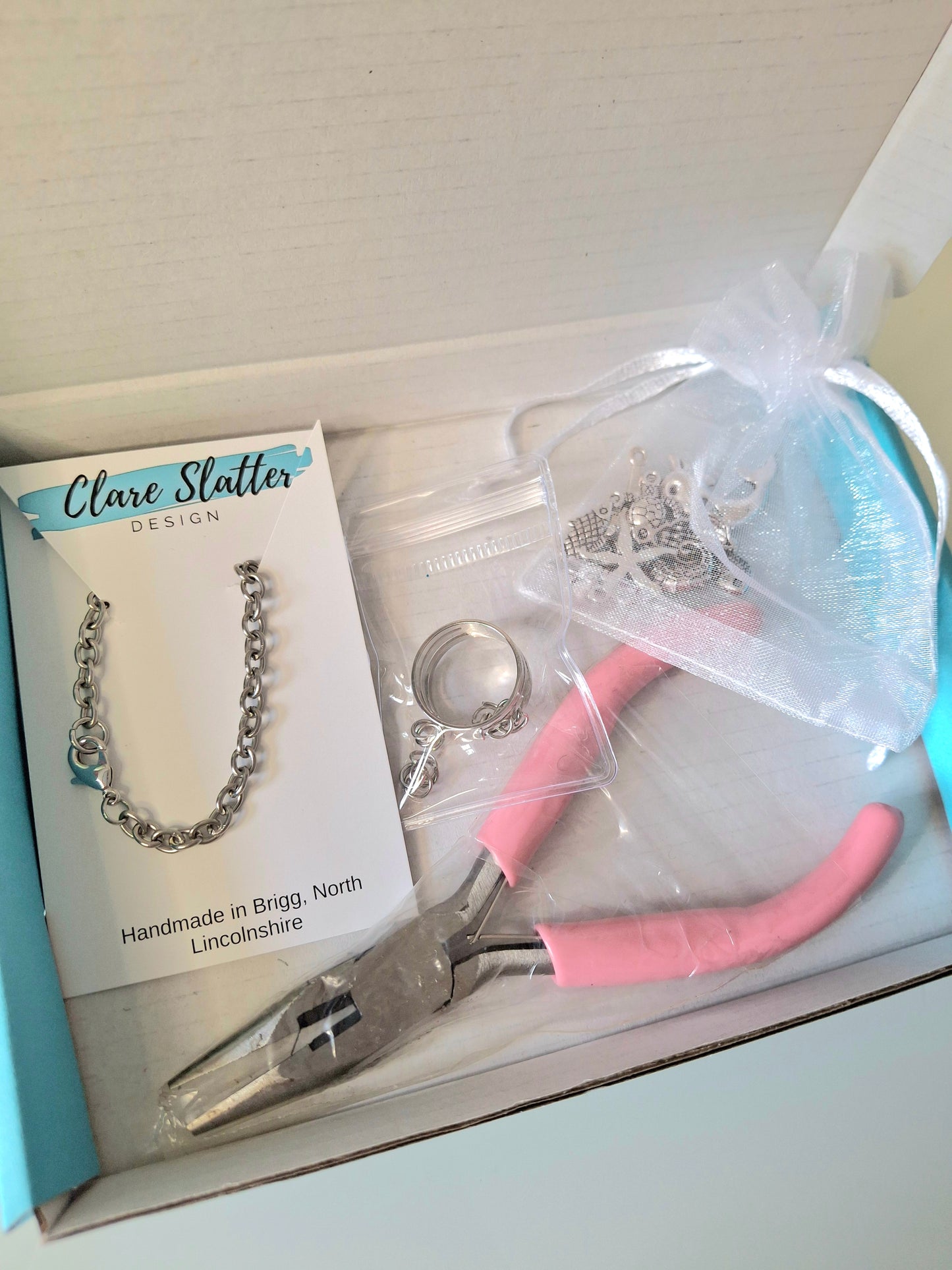 Surprise charm bracelet kit