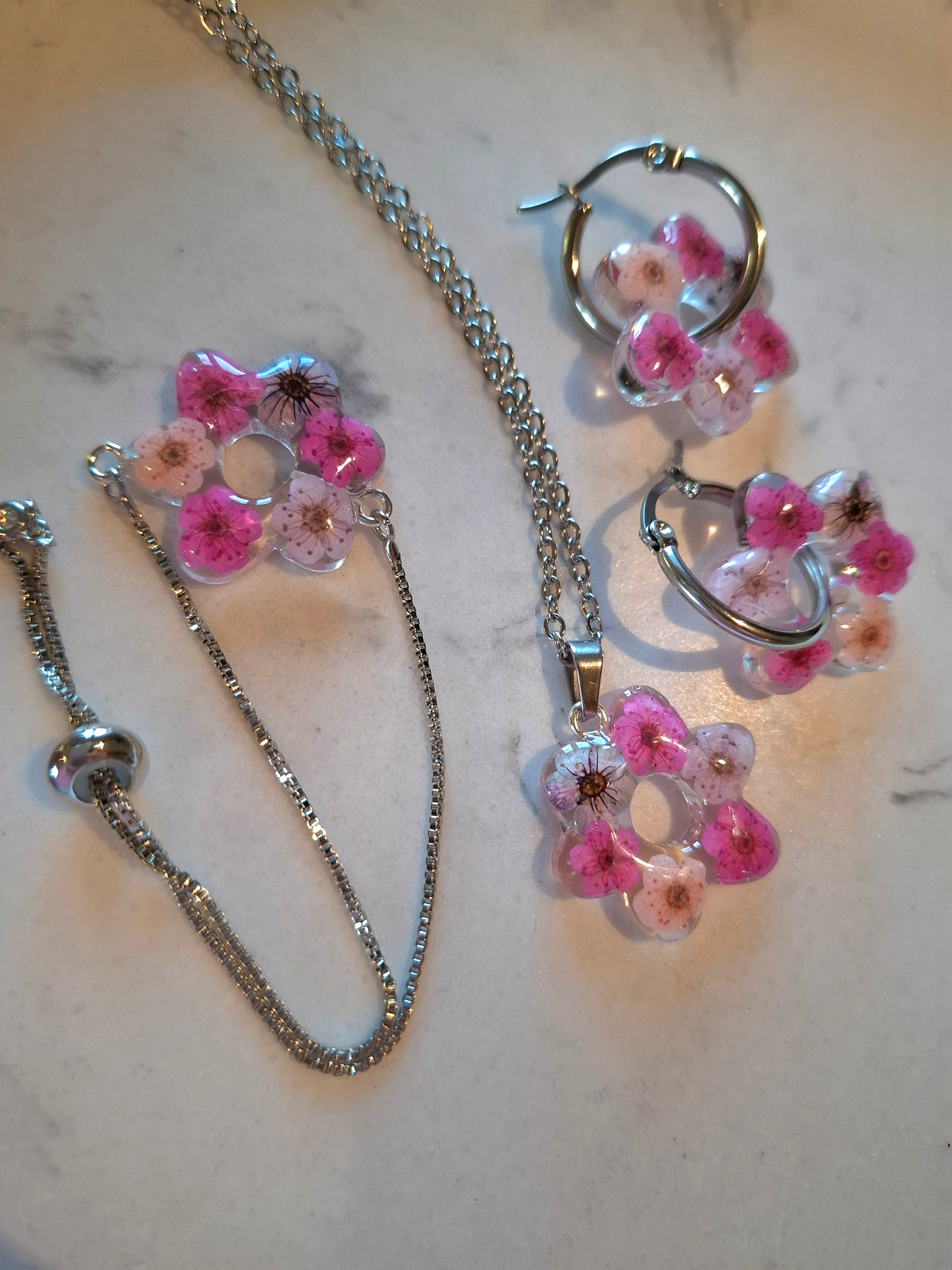 Real flower 'all the pinks' slider bracelet