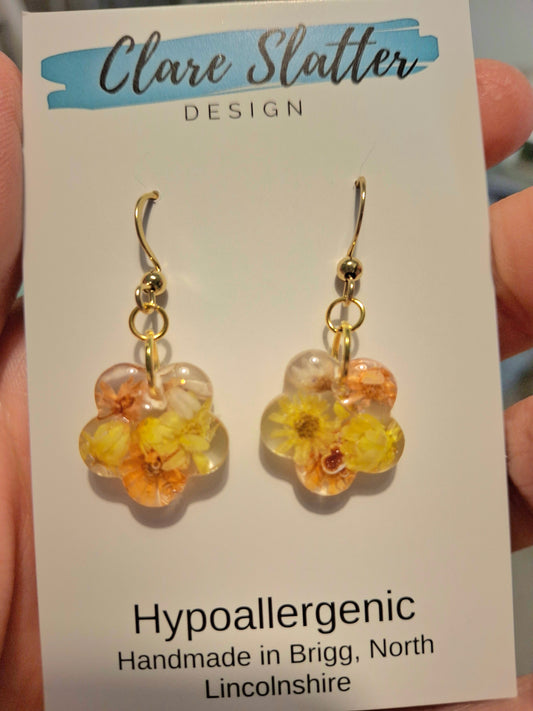 Real flower resin closed flower earrings