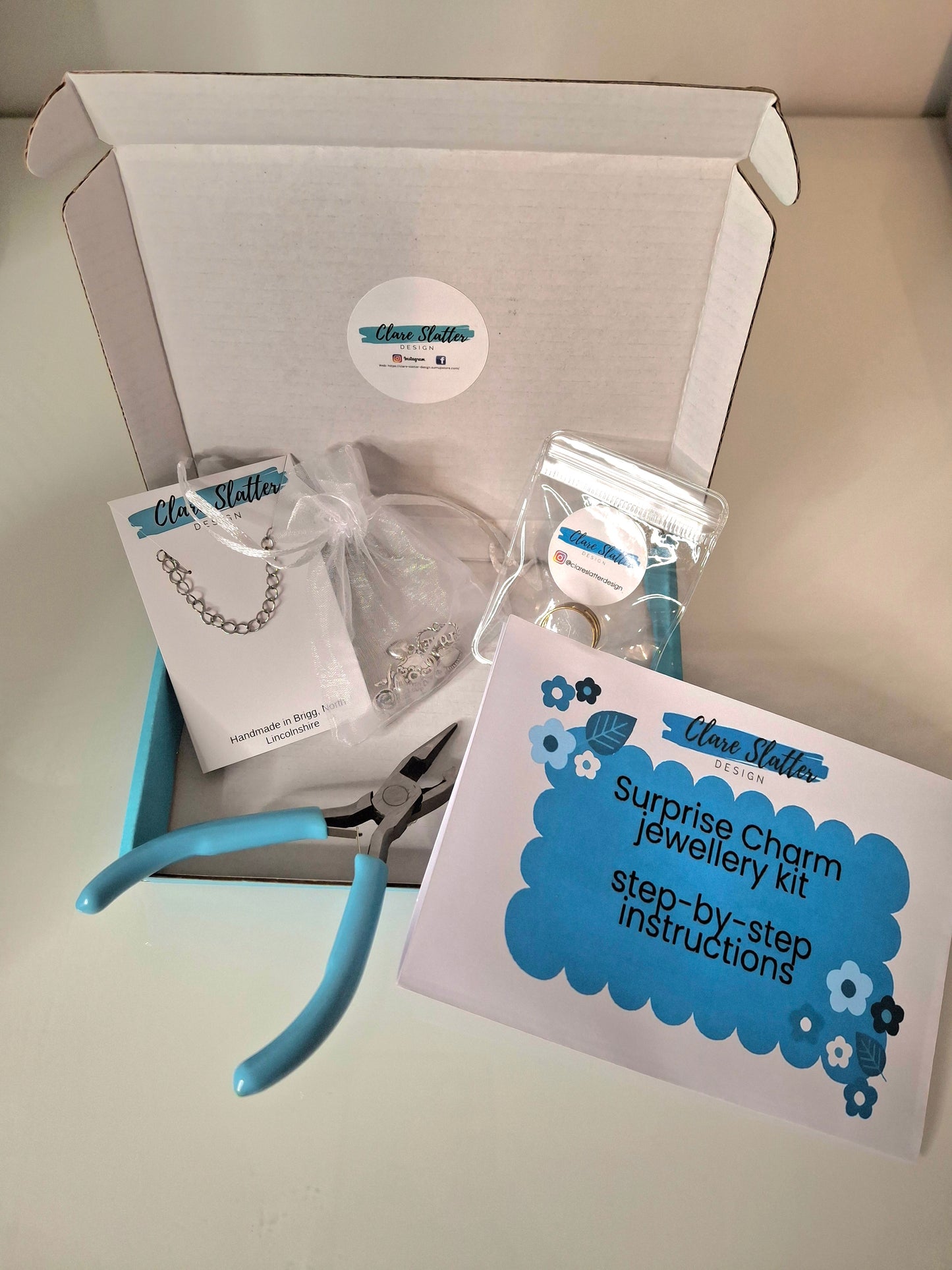 Surprise charm necklace kit
