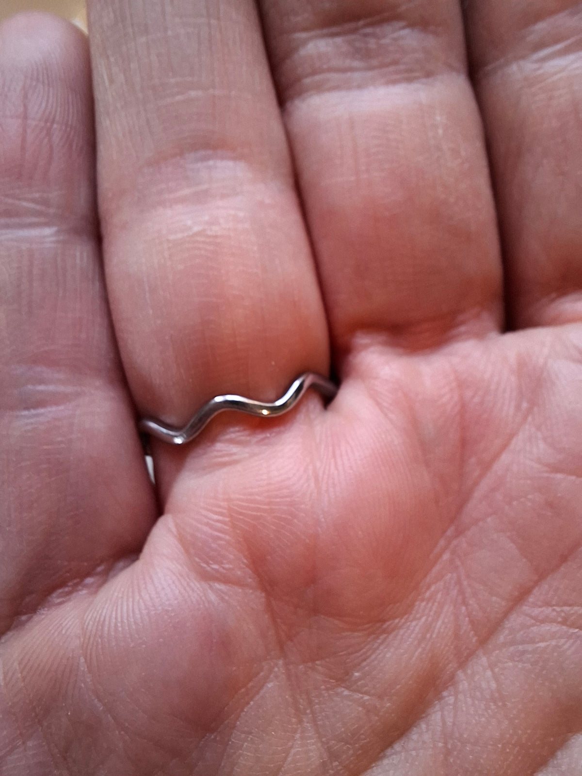 Adjustable stainless steel wavy leaf ring