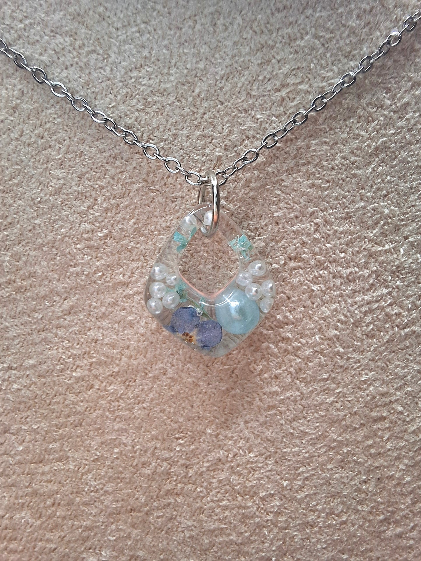 Real blue flower and pearl resin pendant