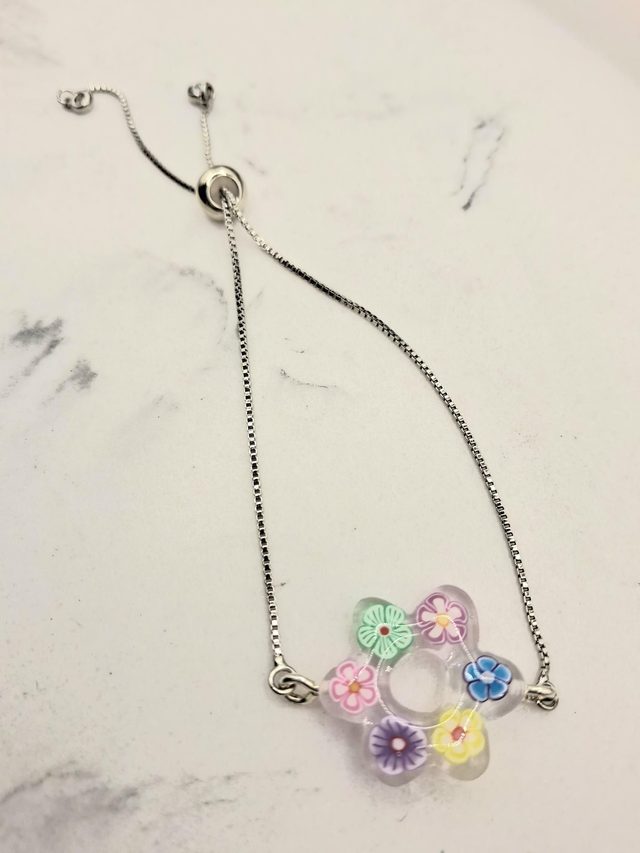 Bright 60's style flower shape slider bracelet
