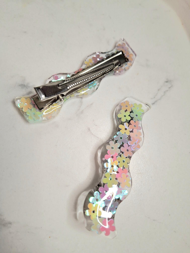 Spring flowers wiggle clip pair