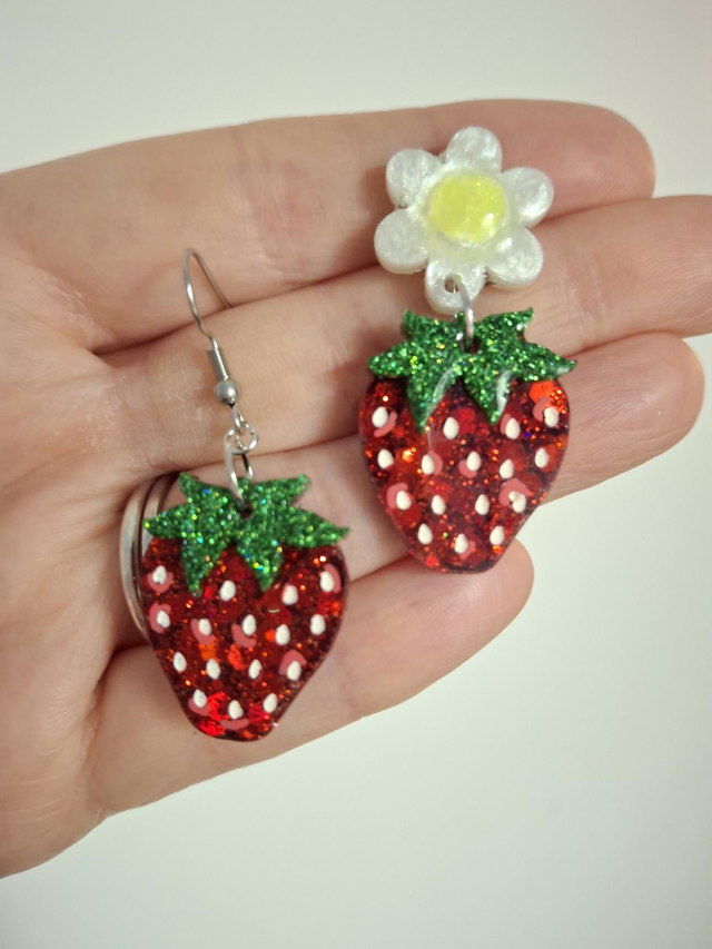 Strawberry resin dangles (with or without flower)