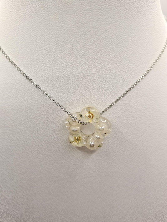 Real white flower and pearl resin flower shape pendant